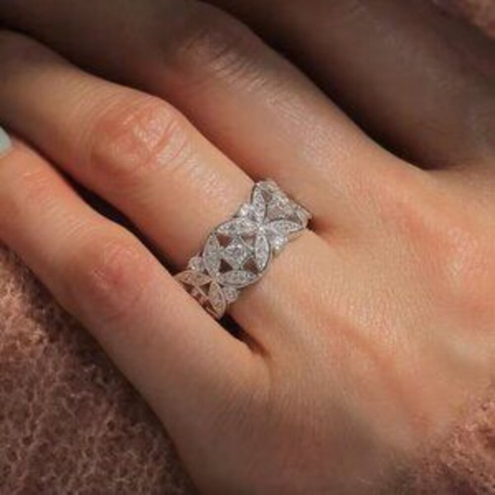 NEW 18k White Gold Diamond Flower Ring Band Eternity Ring Wide Ring Band